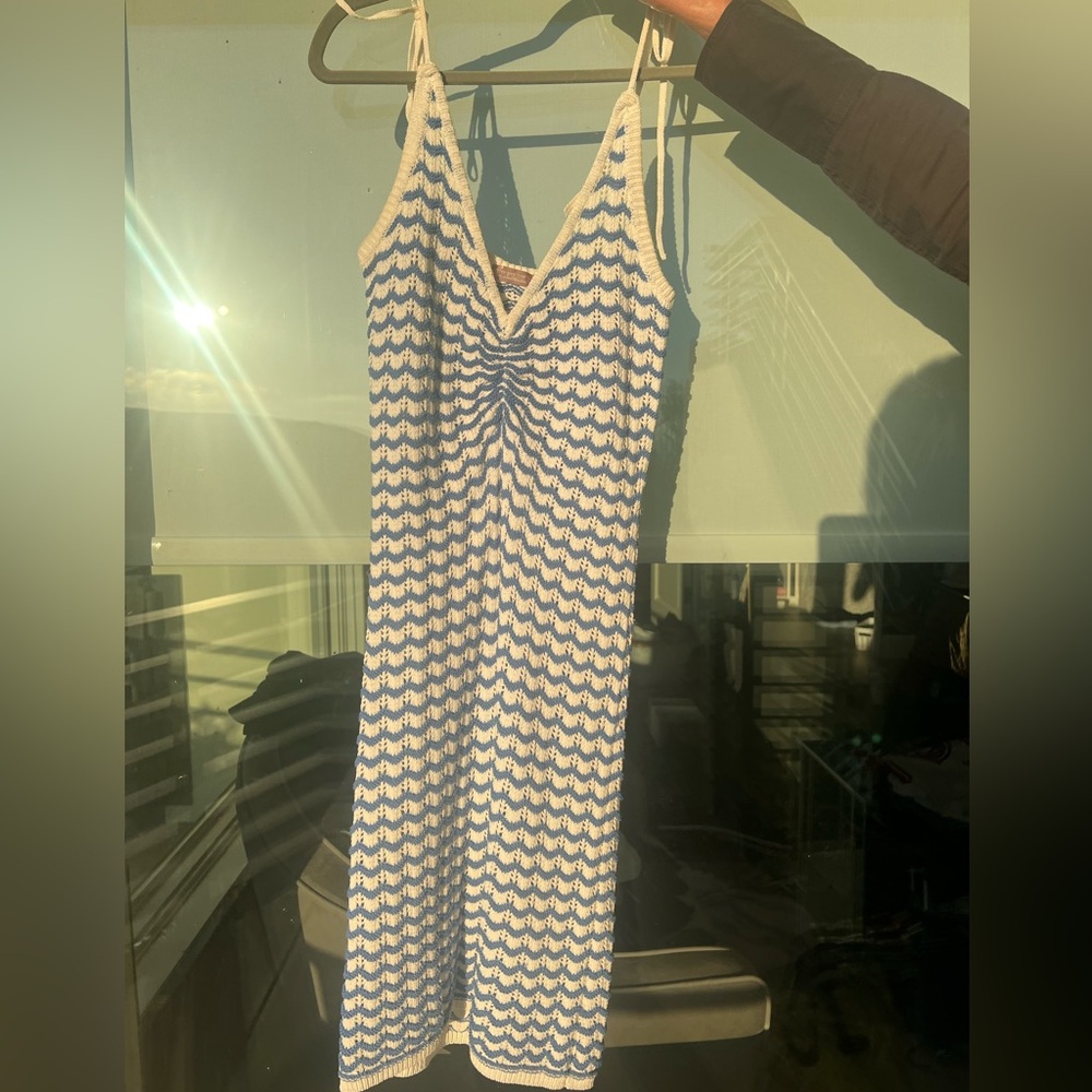 BLUE AND WHITE KNIT DRESS